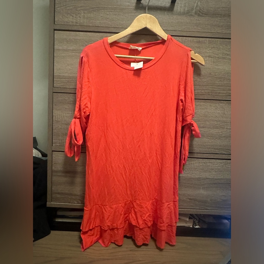 Red T shirt - Picture 2 of 4